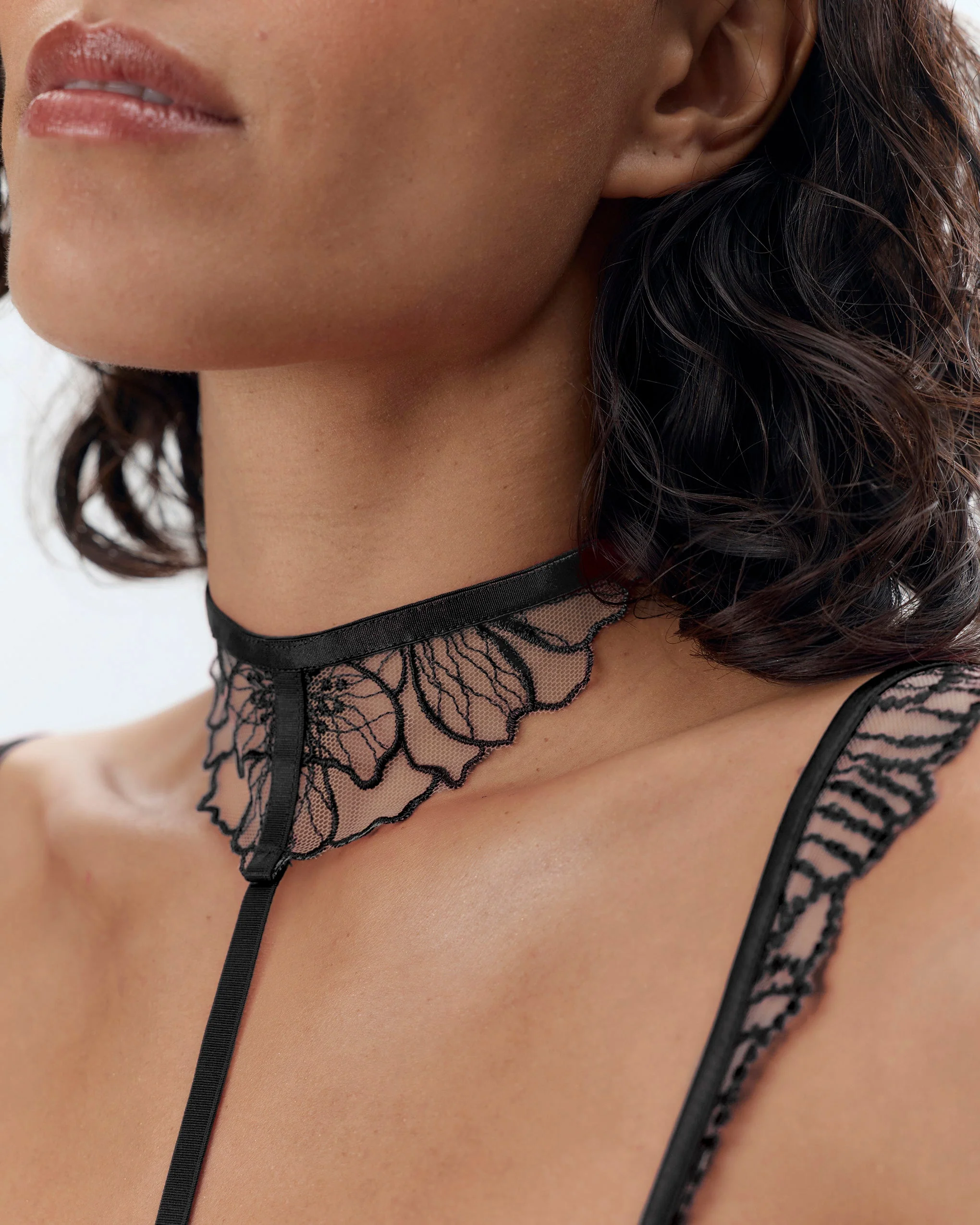 Amarosa Suspender Harness with Detachable Collar Black - Image 4