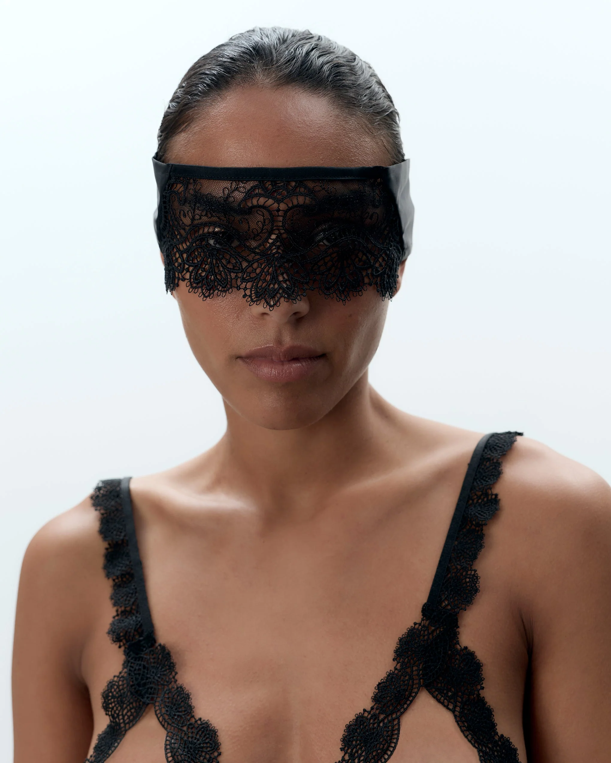 Arella Eye Mask Black - Image 4